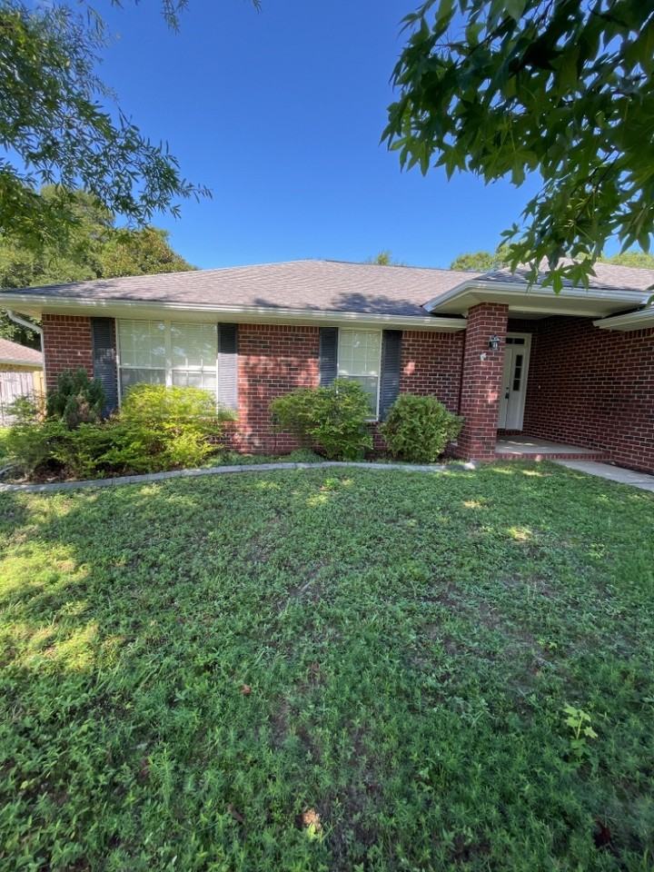 2126 Hagood Loop - Photo 2 of 18