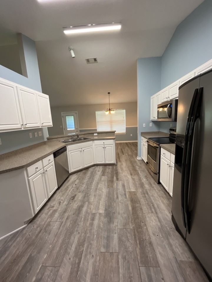 2126 Hagood Loop - Photo 6 of 18