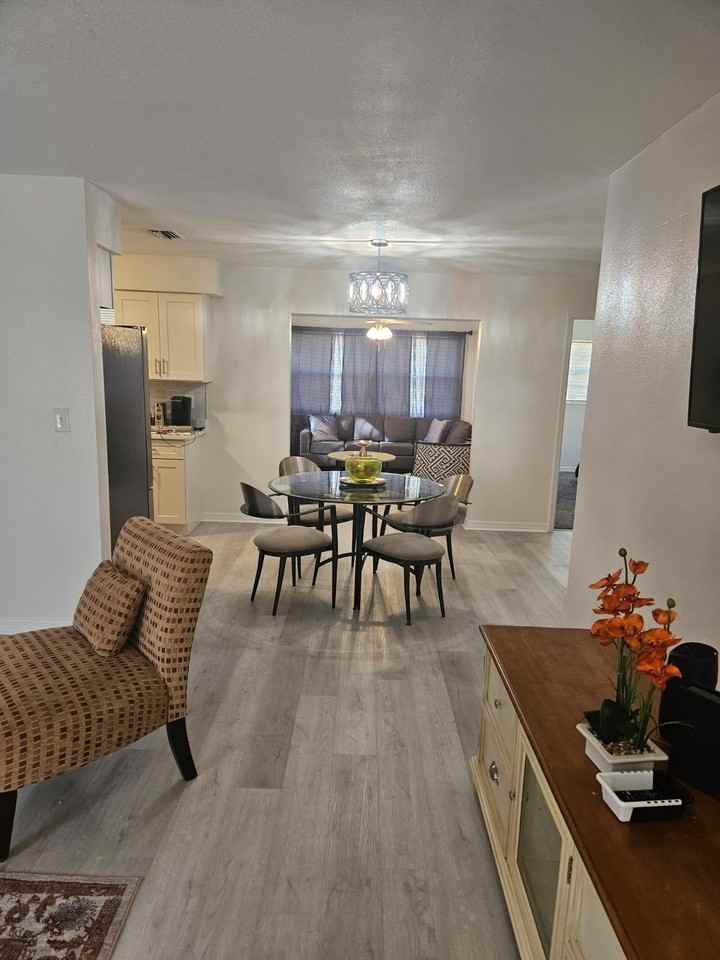 1606 N Lois Ave - Photo 2 of 14