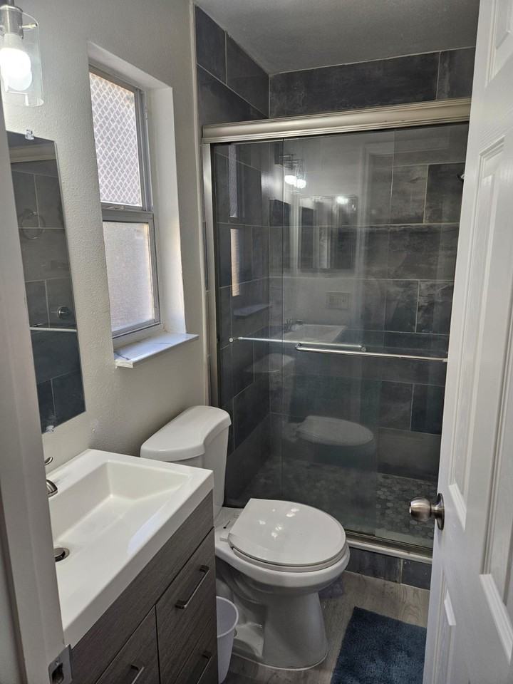 1606 N Lois Ave - Photo 3 of 14