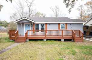 featured image of 2301 Lilly St