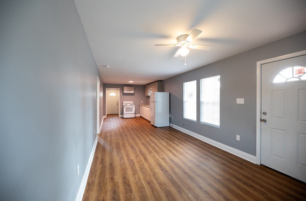 2301 Lilly St - Photo 3 of 8