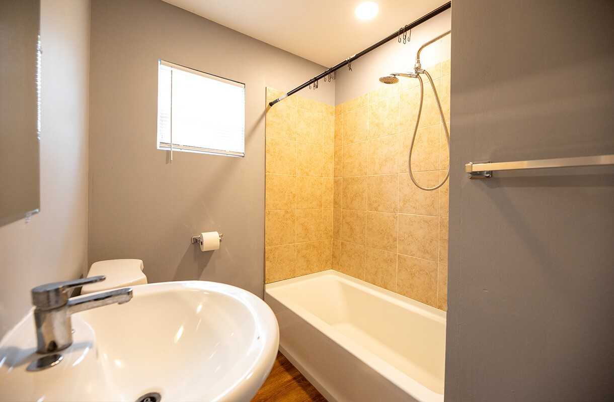 2301 Lilly St - Photo 6 of 8