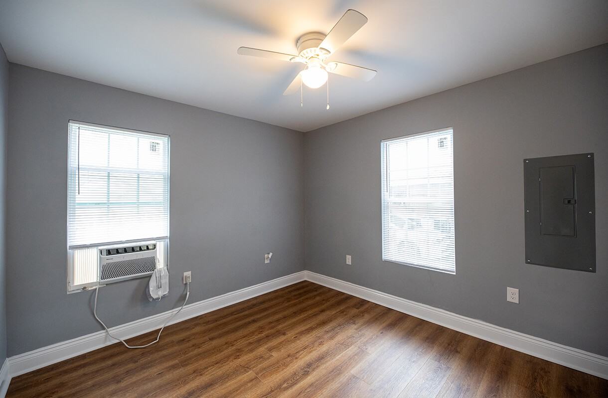 2301 Lilly St - Photo 7 of 8