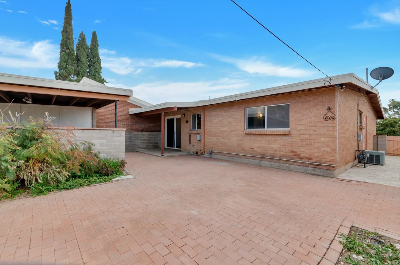 5821 E North St - Photo 3 of 19