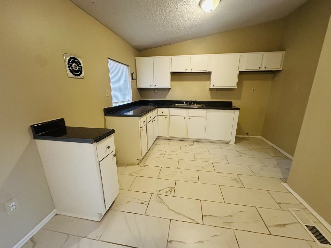 4328 Park Forest Drive - Photo 5 of 11