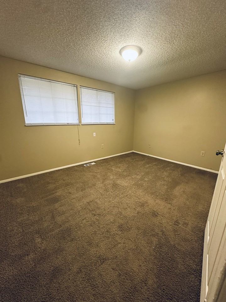 4328 Park Forest Drive - Photo 7 of 11