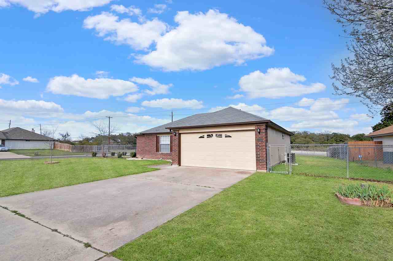 5002 Acorn Creek Trl - Photo 2 of 16