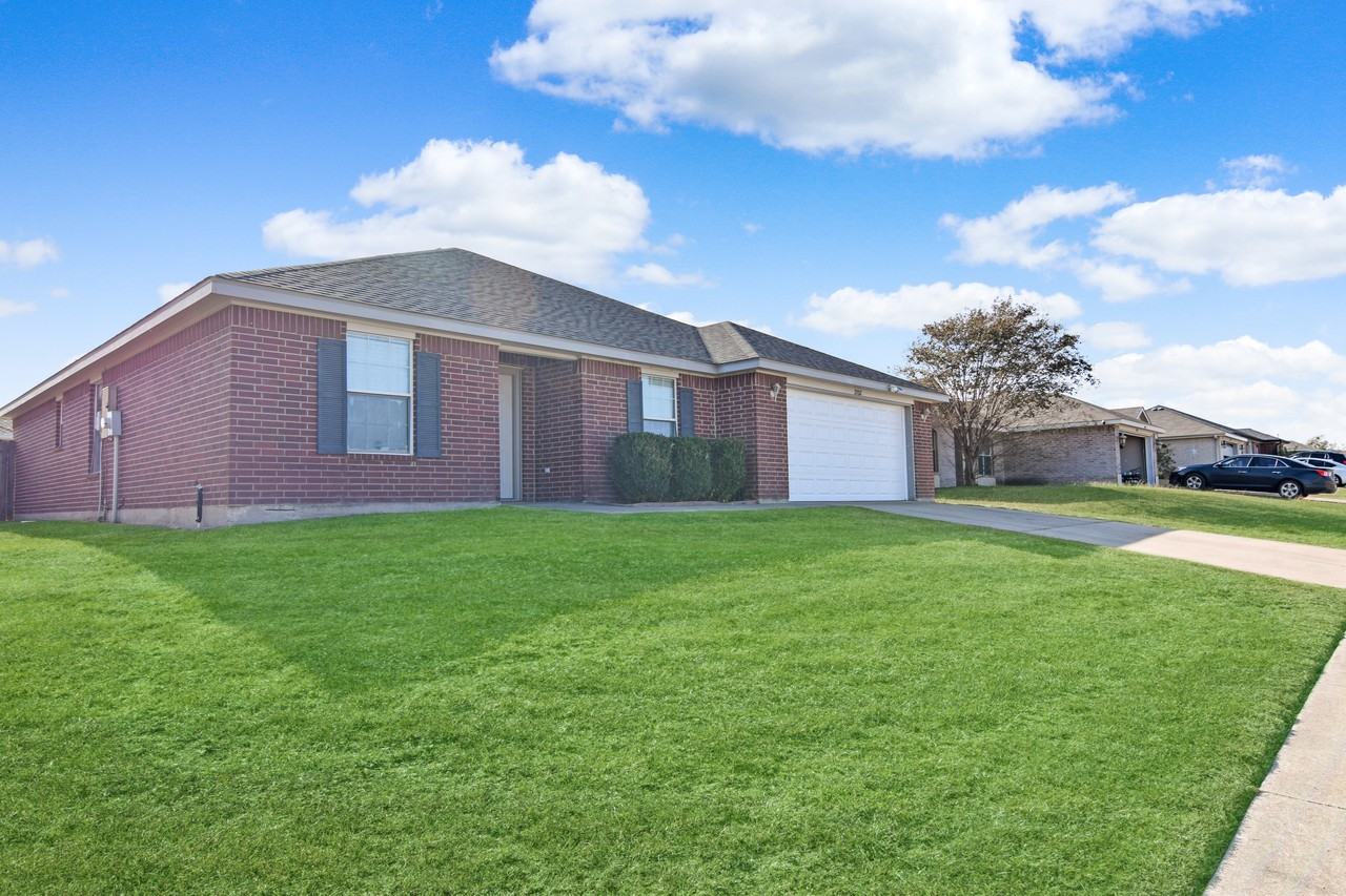 2802 Wesley Dr - Photo 2 of 23