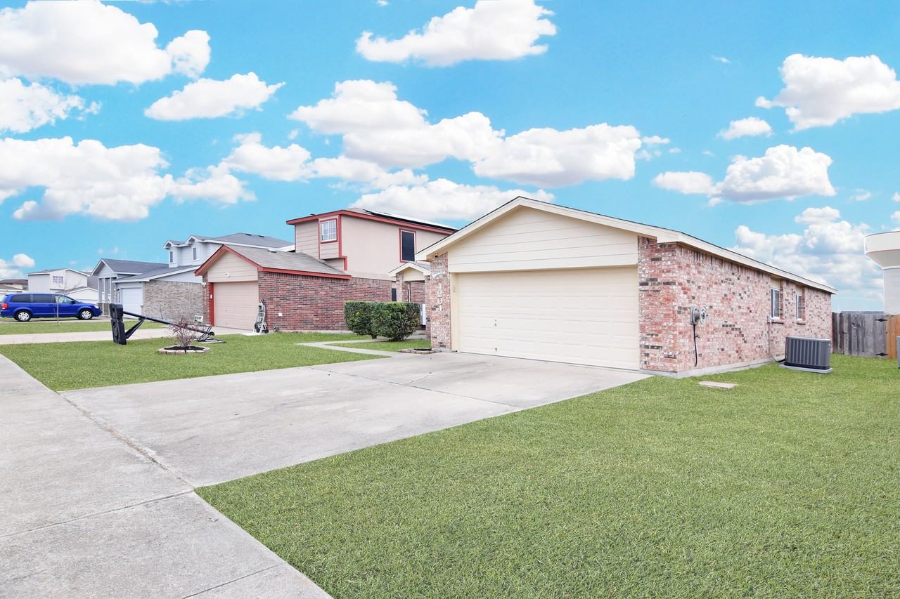 4204 Indigo Dr - Photo 2 of 19