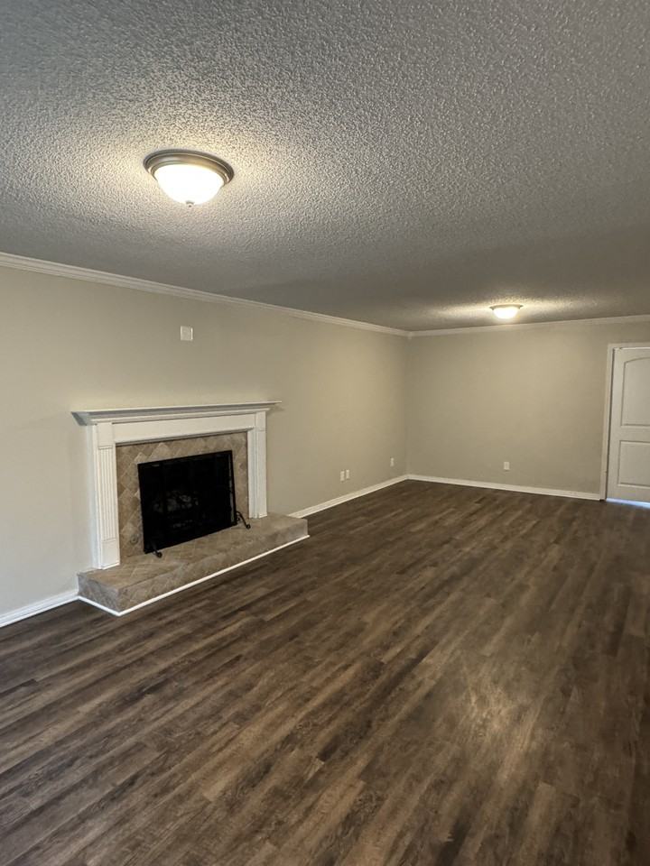 2111 Pattywood Dr - Photo 2 of 31