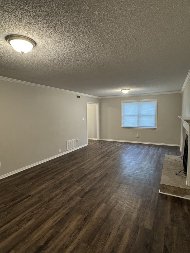 2111 Pattywood Dr - Photo 4 of 31