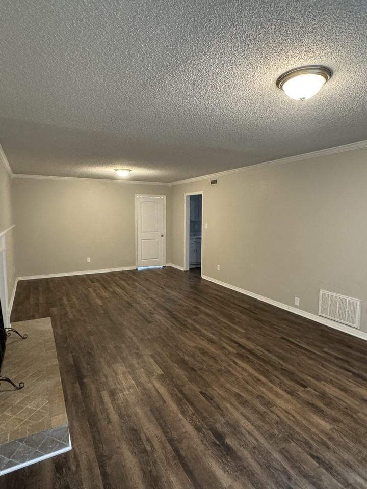 2111 Pattywood Dr - Photo 5 of 31