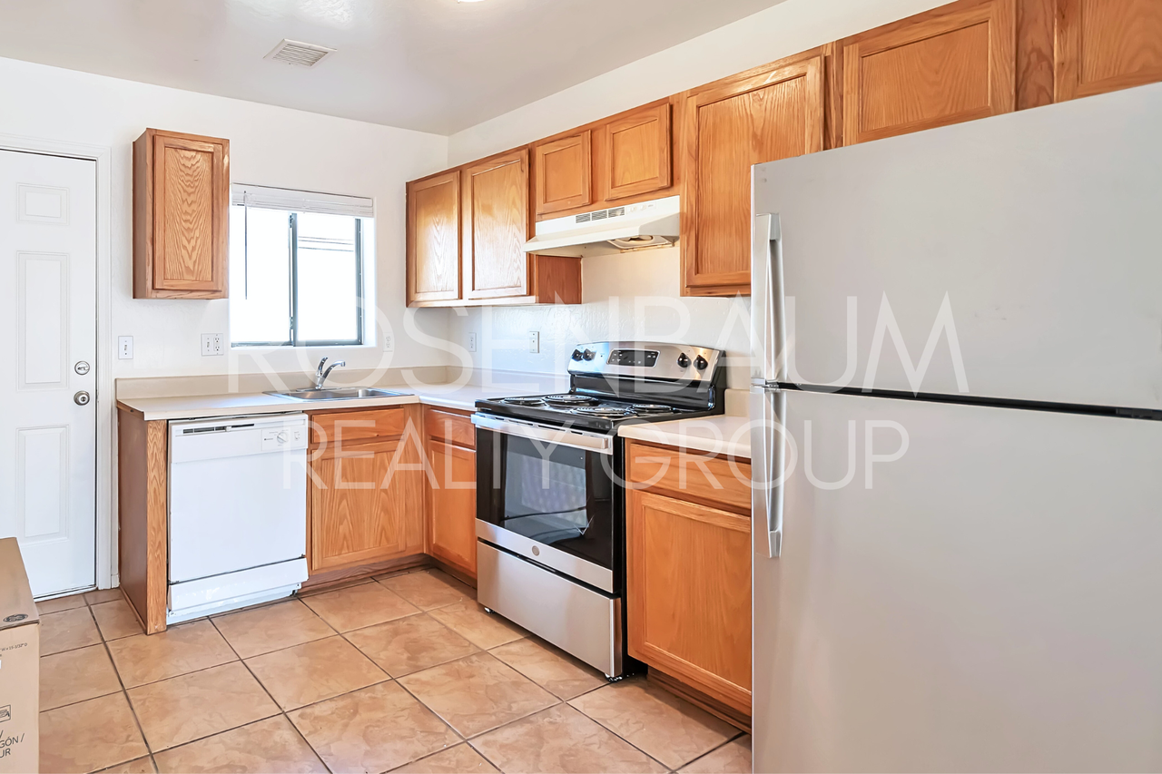 9950 W Lynx Dr - Photo 2 of 10