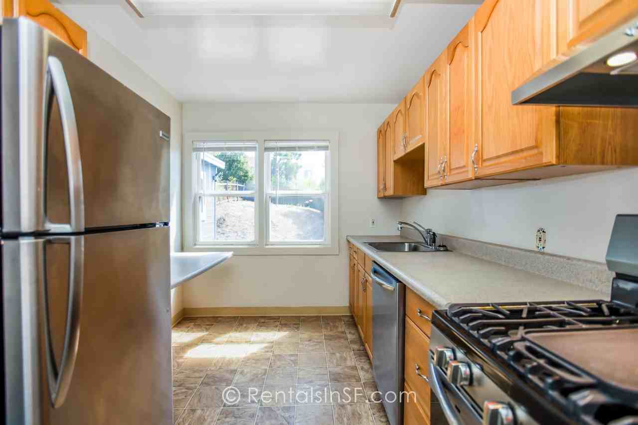 1367 Goettingen St #F - Photo 3 of 11