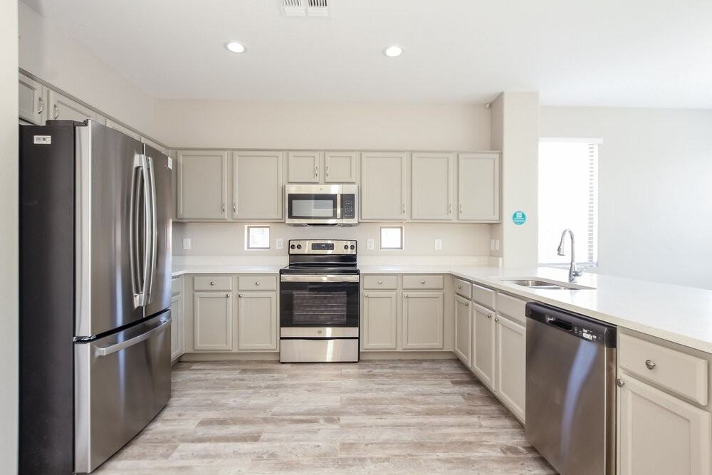 3329 E Powell Ct - Photo 5 of 16