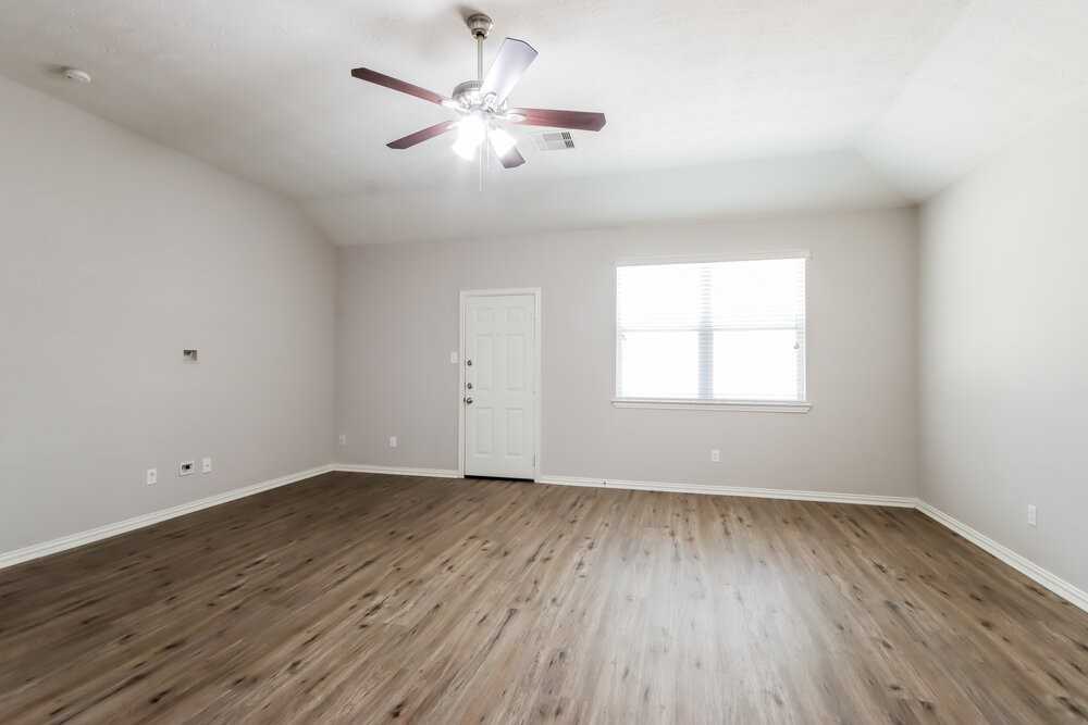 24010 Clipper Hill Ln - Photo 3 of 16