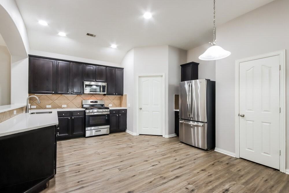 24010 Clipper Hill Ln - Photo 6 of 16