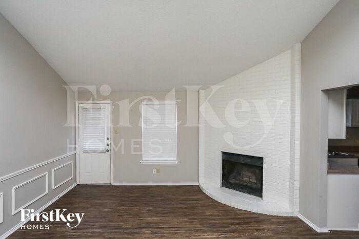 1006 Blue Jay Dr - Photo 2 of 15