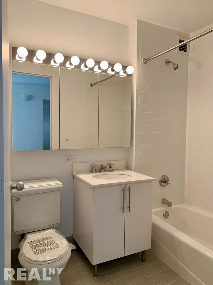 W 26th St #3A - Photo 6 of 7