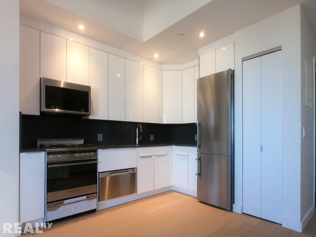 John St #3105 - Photo 2 of 7