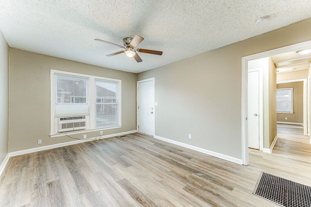 435 Mathewson Ct - Photo 2 of 9