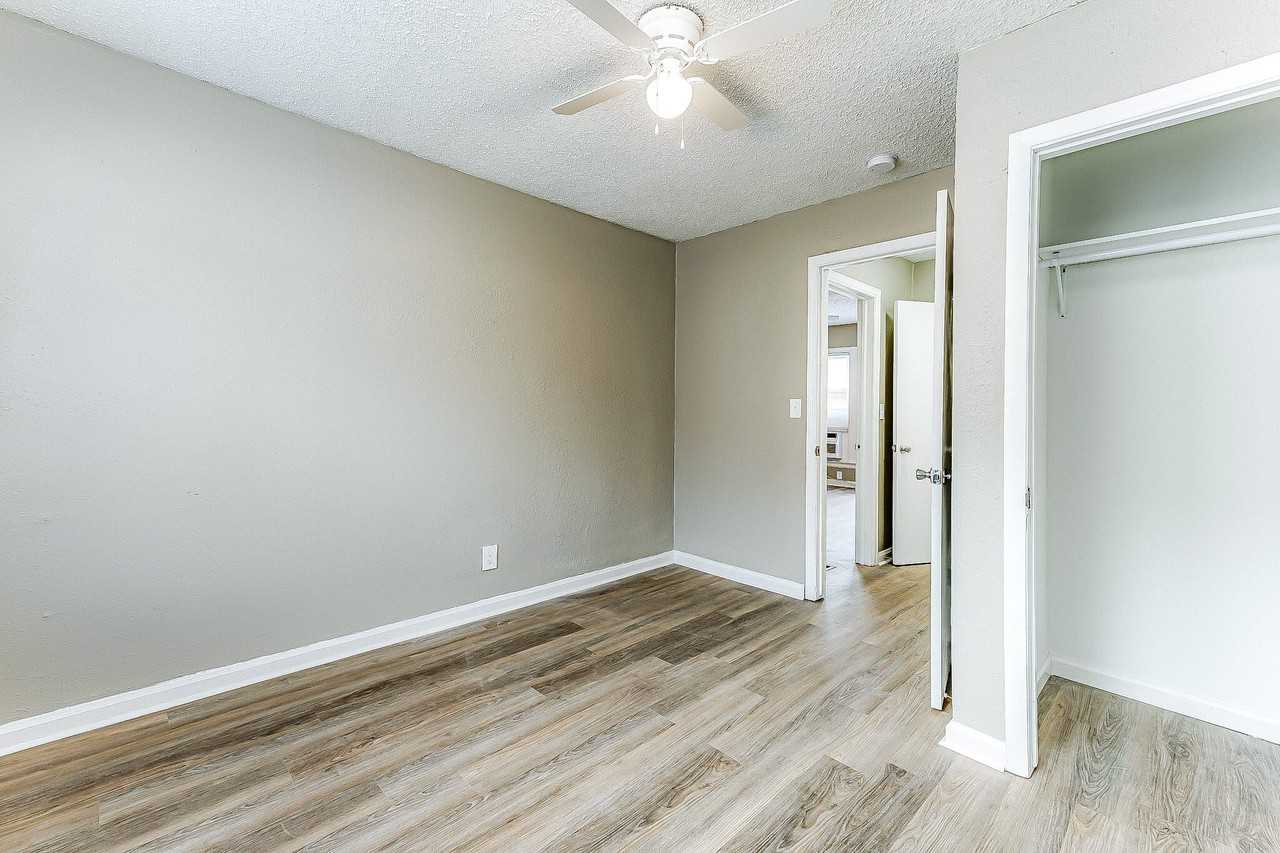 435 Mathewson Ct - Photo 3 of 9