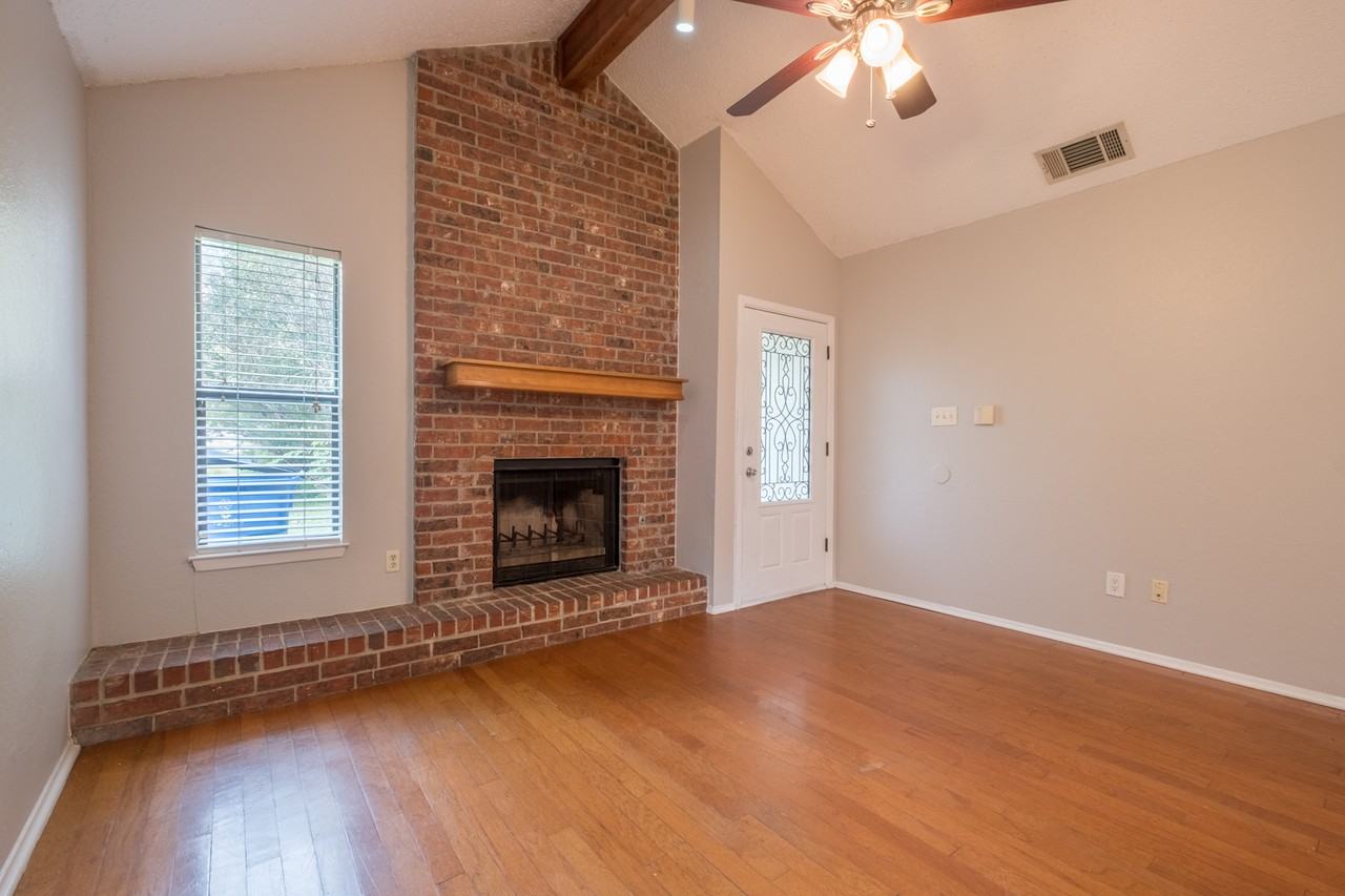 16025 Stoneham Circle - Photo 6 of 38