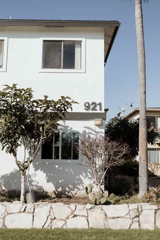 921 South Ventura Road - Photo 2 of 3