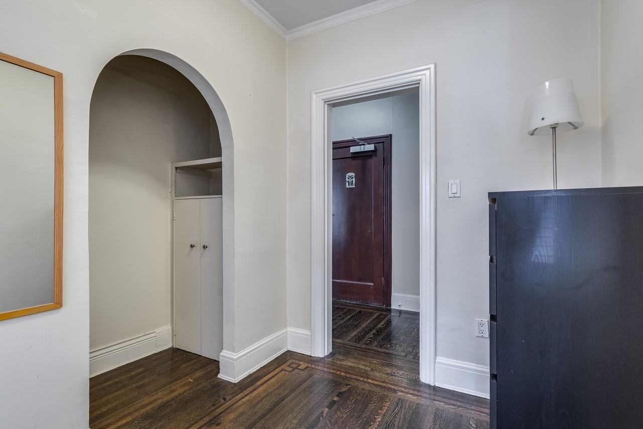 935 Jervis Street #1 - Photo 7 of 23