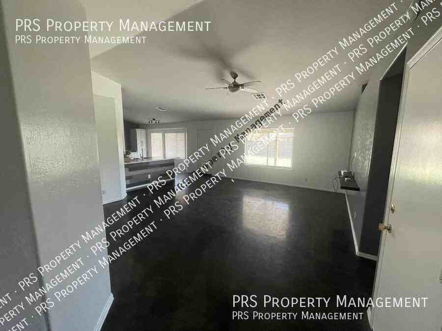 2875 E Tulsa St - Photo 3 of 16