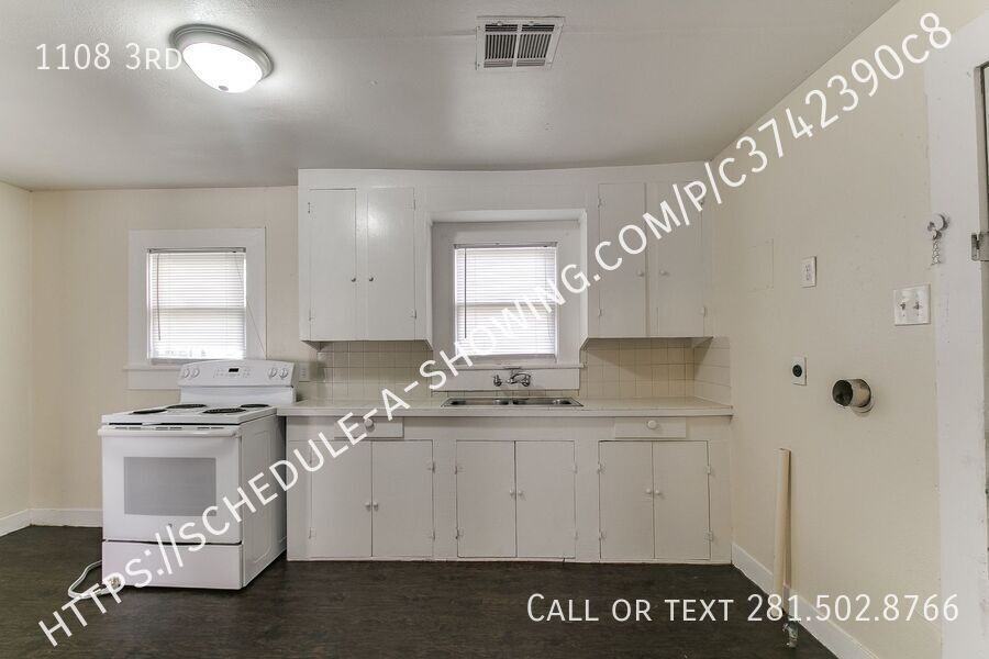 1108 3rd St - Photo 2 of 11