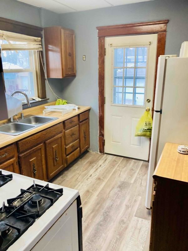 1040 Neptune Ave - Photo 3 of 9