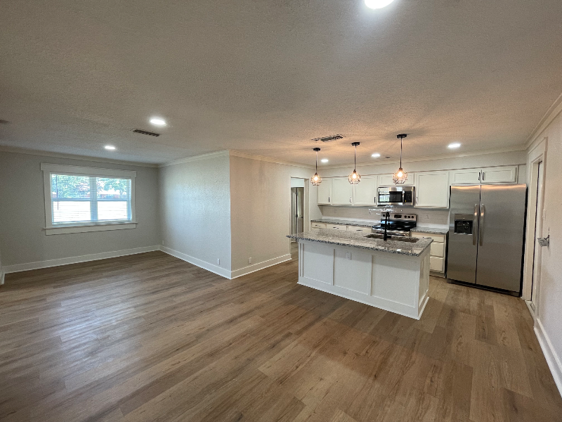 801 10th St - Photo 3 of 20