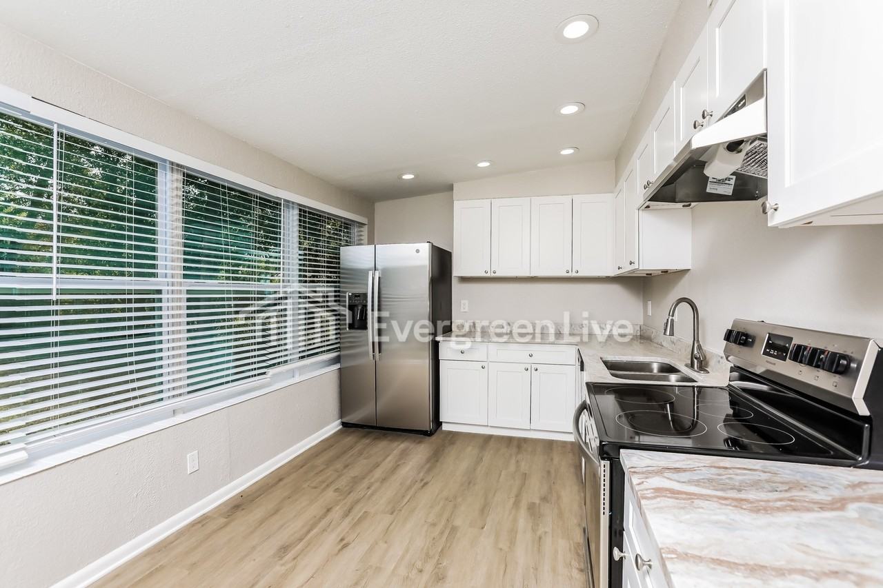 918 Hacienda Ct - Photo 6 of 17