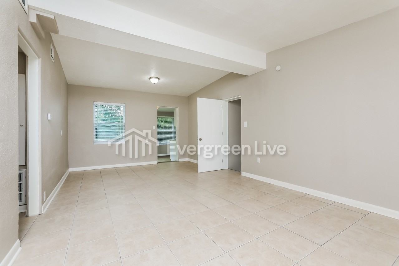 918 Hacienda Ct - Photo 3 of 17