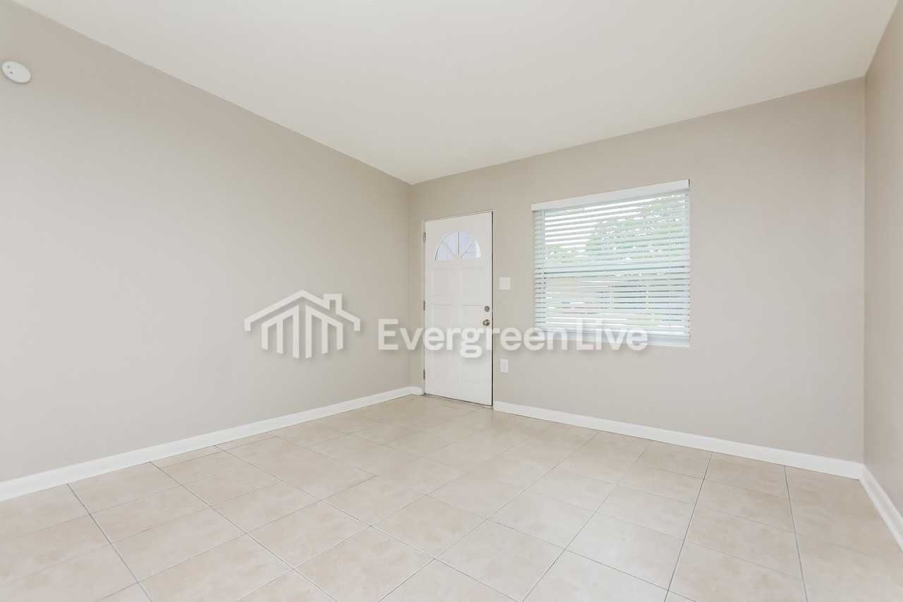 918 Hacienda Ct - Photo 4 of 17