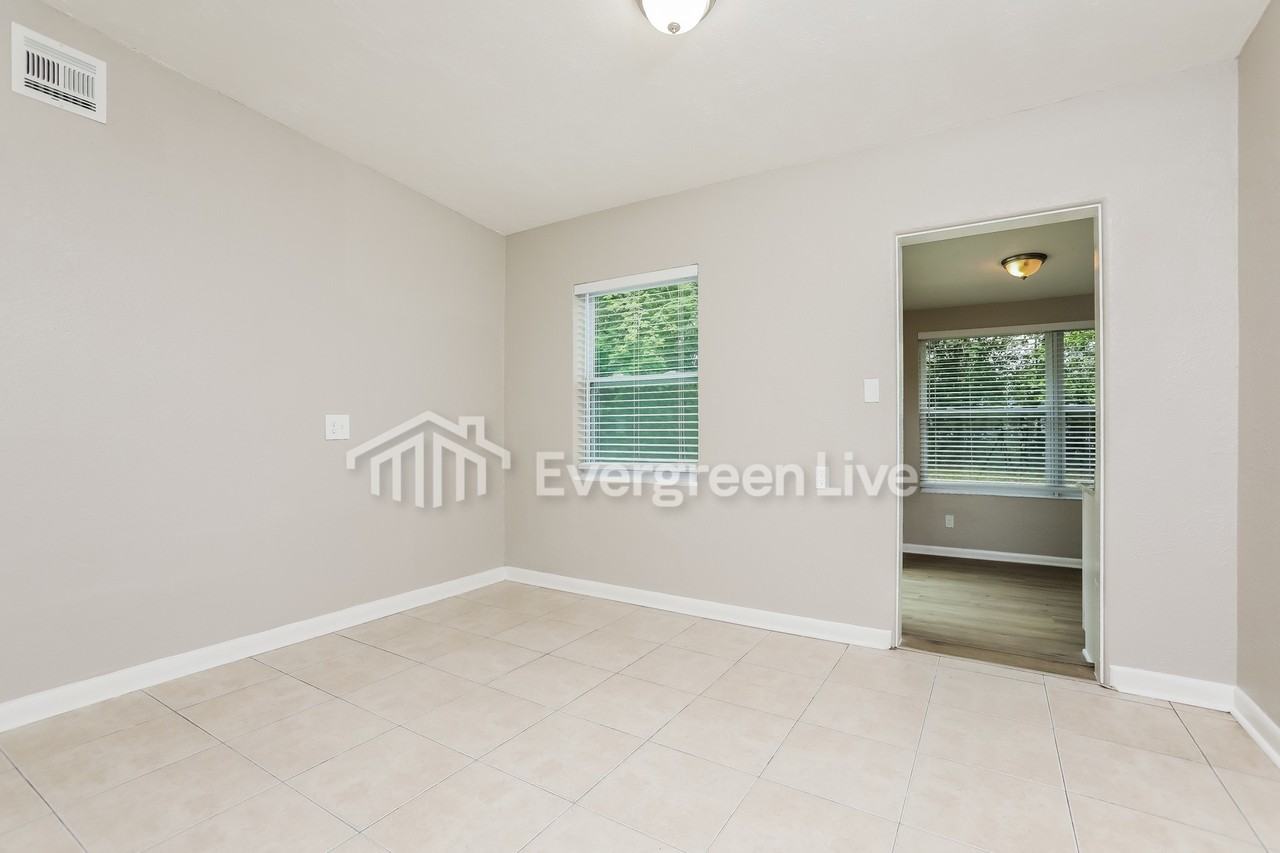 918 Hacienda Ct - Photo 5 of 17