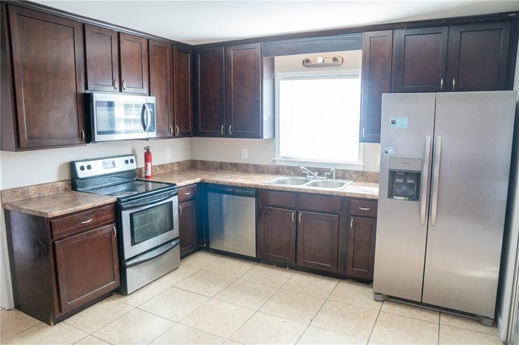 2589 Browns Mill Rd Se - Photo 2 of 19