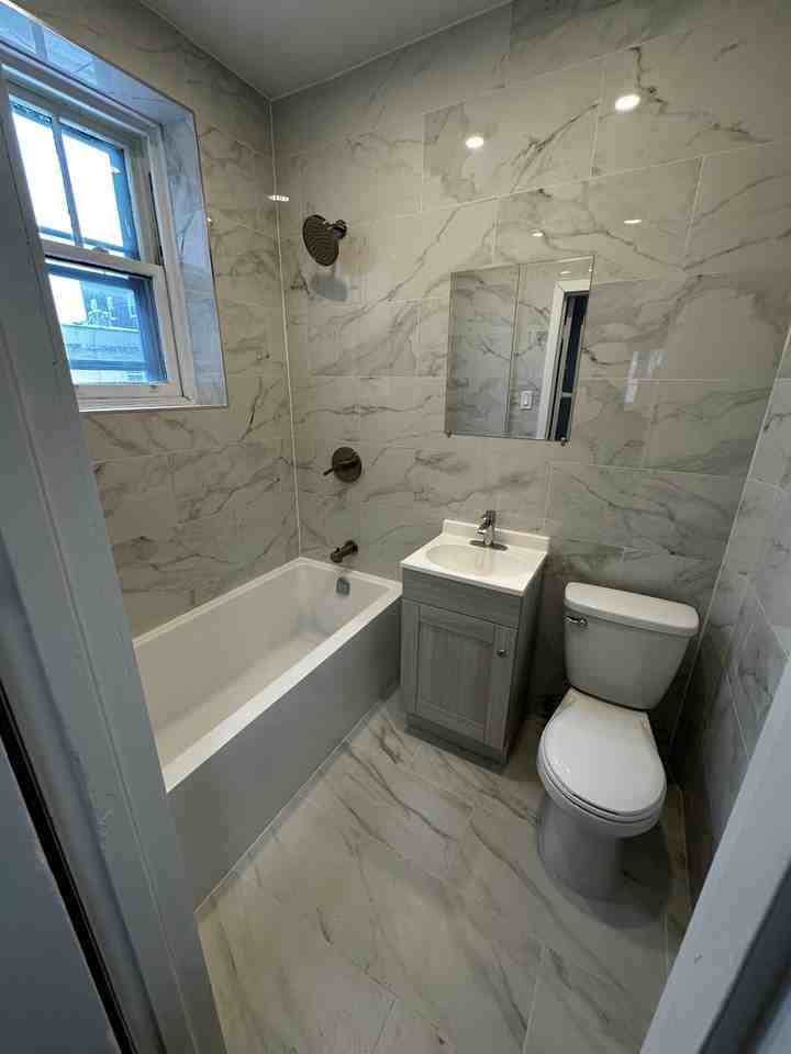 2144 Decarie - Photo 2 of 15