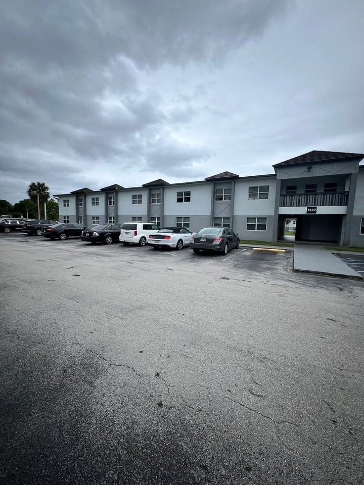 Deerfield Gardens Apartments - Photo 4 of 28