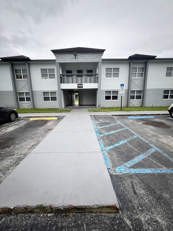 Deerfield Gardens Apartments - Photo 5 of 28