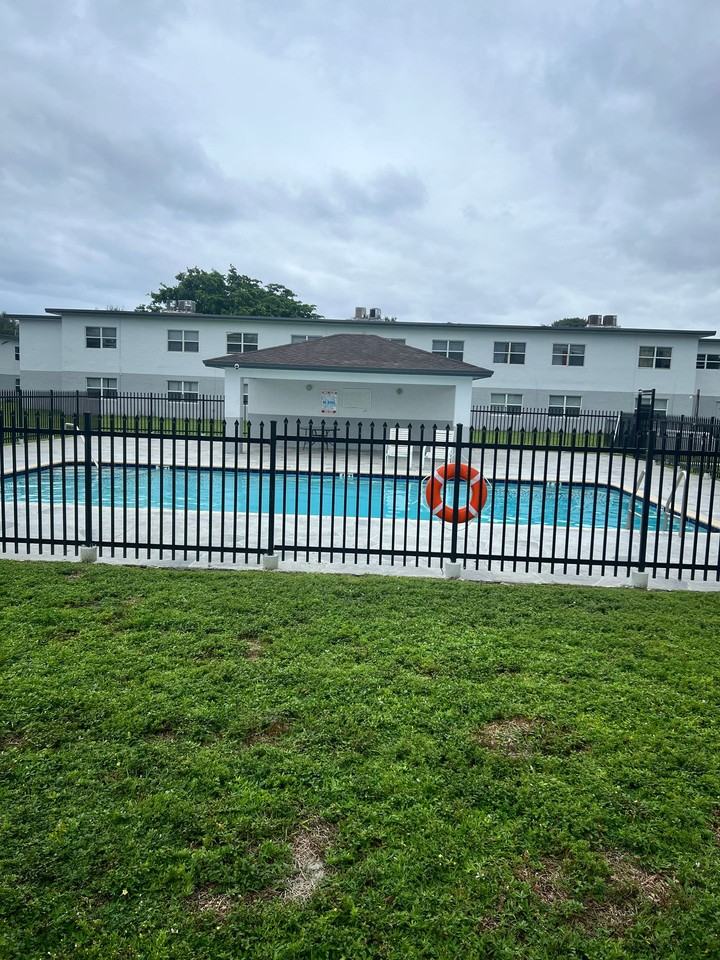 Deerfield Gardens Apartments - Photo 6 of 28