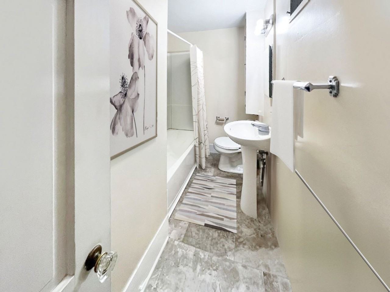 312 Hayward - Photo 5 of 9