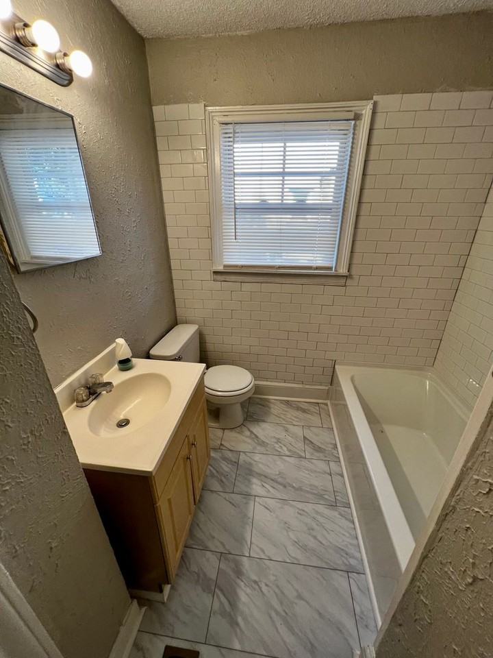 301 Potomac Ave - Photo 5 of 12