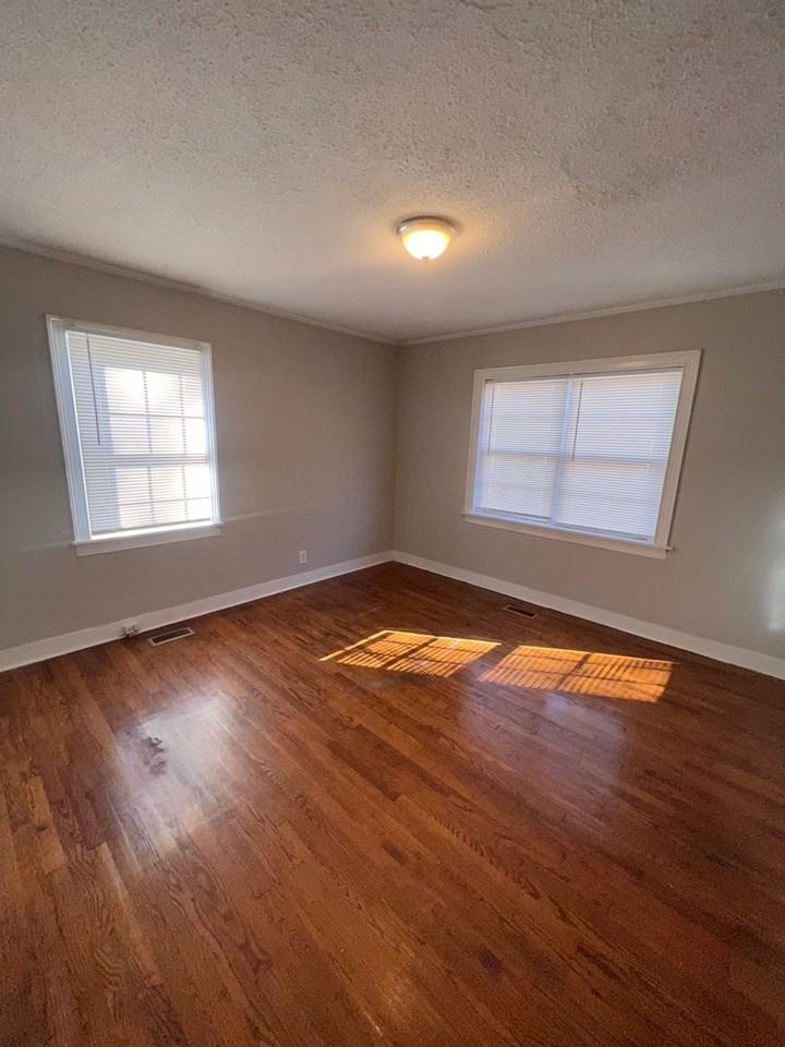 301 Potomac Ave - Photo 7 of 12
