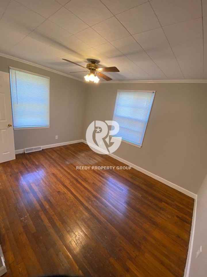 224 E Arlington Ave - Photo 4 of 12