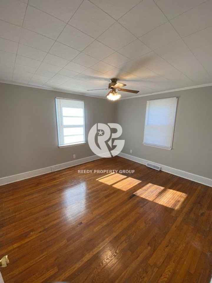 224 E Arlington Ave - Photo 5 of 12