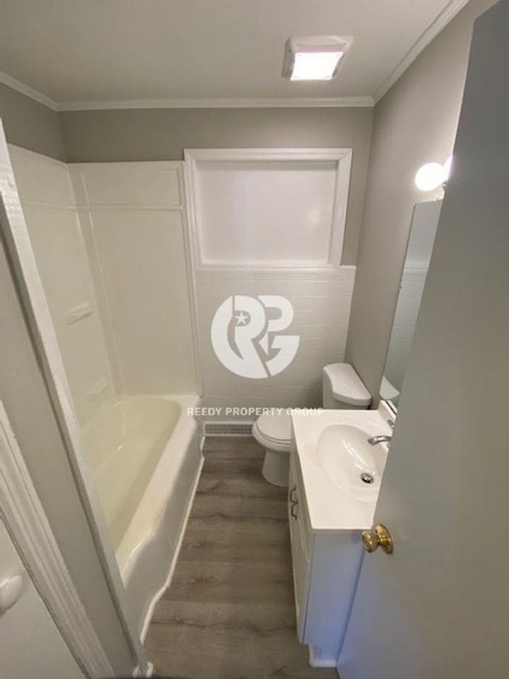224 E Arlington Ave - Photo 6 of 12