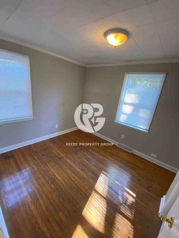 224 E Arlington Ave - Photo 7 of 12